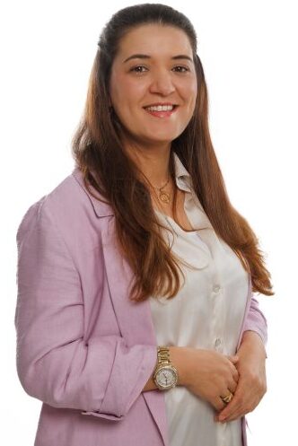 Tämän kuvan alt-attribuutti on tyhjä; Tiedoston nimi on ElIssaouiNaima2-450x675-6.jpg